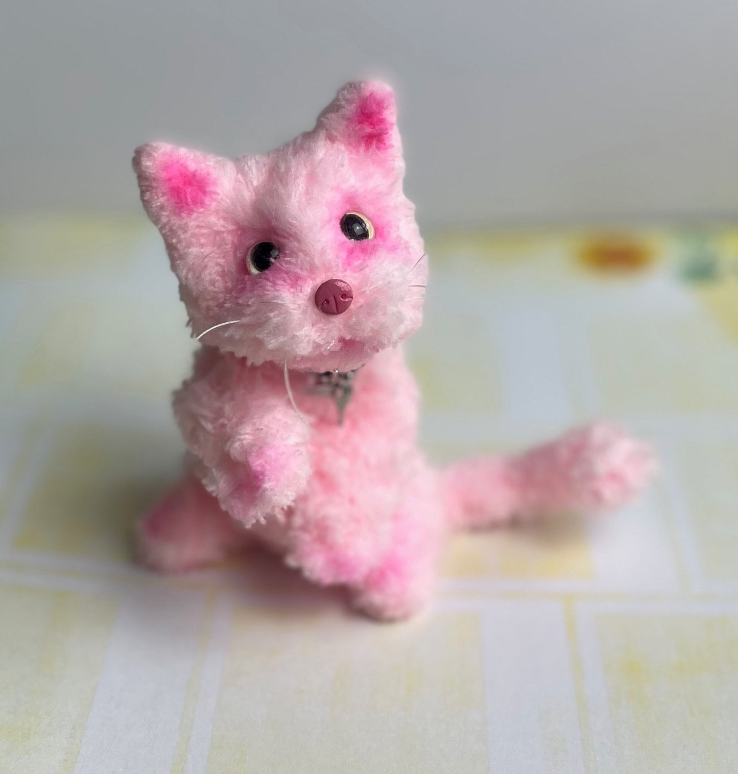 Fluffy pink cat, pink kitten, posable cat, desktop toy, plush cat, pipe cleaner cat