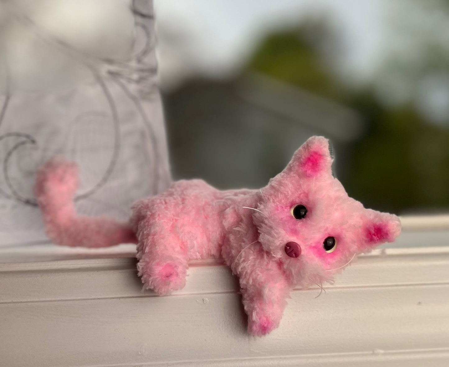 Fluffy pink cat, pink kitten, posable cat, desktop toy, plush cat, pipe cleaner cat