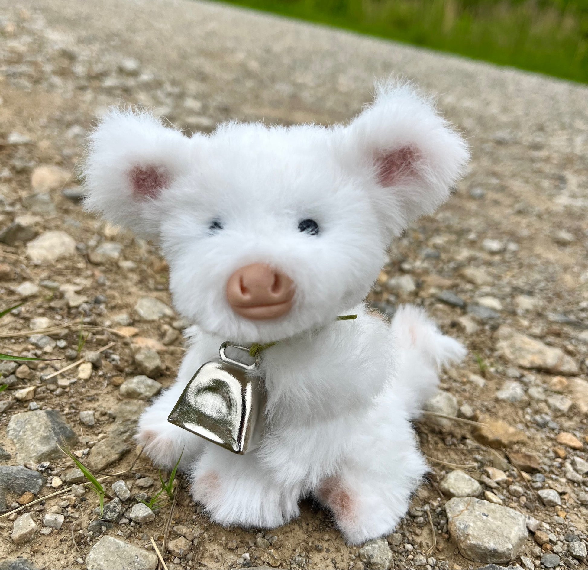 Mini Highland Cows, desktop toys, miniatures, collectibles, handmade cow, plush Highland cow, stuffed aninal Highland cow, cow lover gifts, white cow, posable cow, cow toy